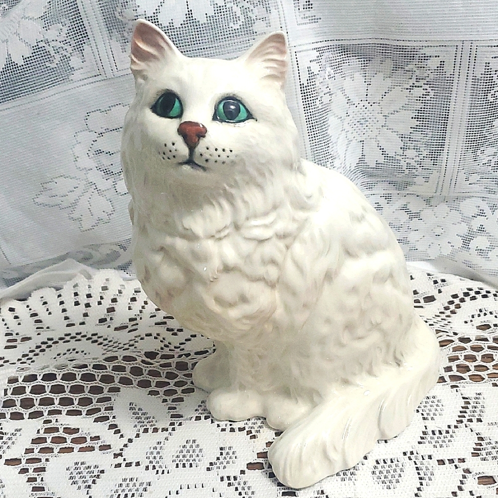 Vintage White Beswick England Seated Persian Cat Number 1867